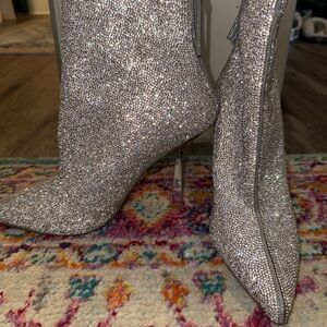 Steve Madden Silver Glitter Pointed Ankle Booties NEVER WORN